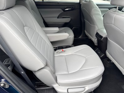 2022 Toyota Highlander Hybrid XLE