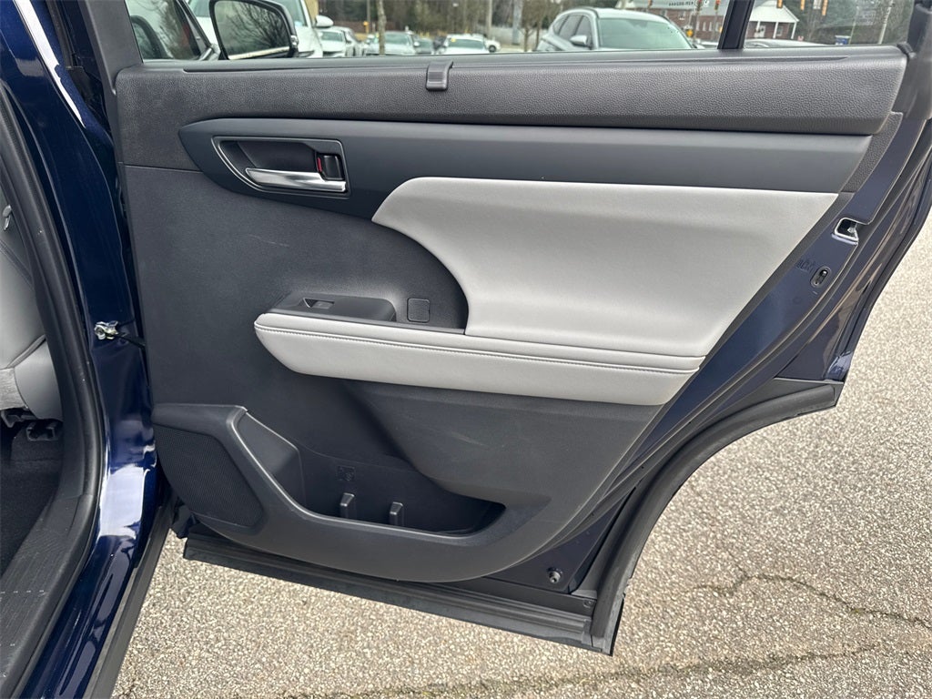 2022 Toyota Highlander Hybrid XLE