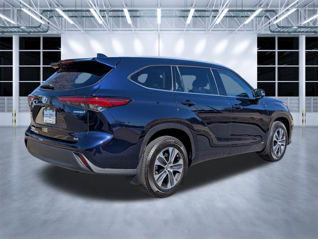 2022 Toyota Highlander Hybrid XLE