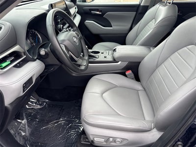 2022 Toyota Highlander Hybrid XLE
