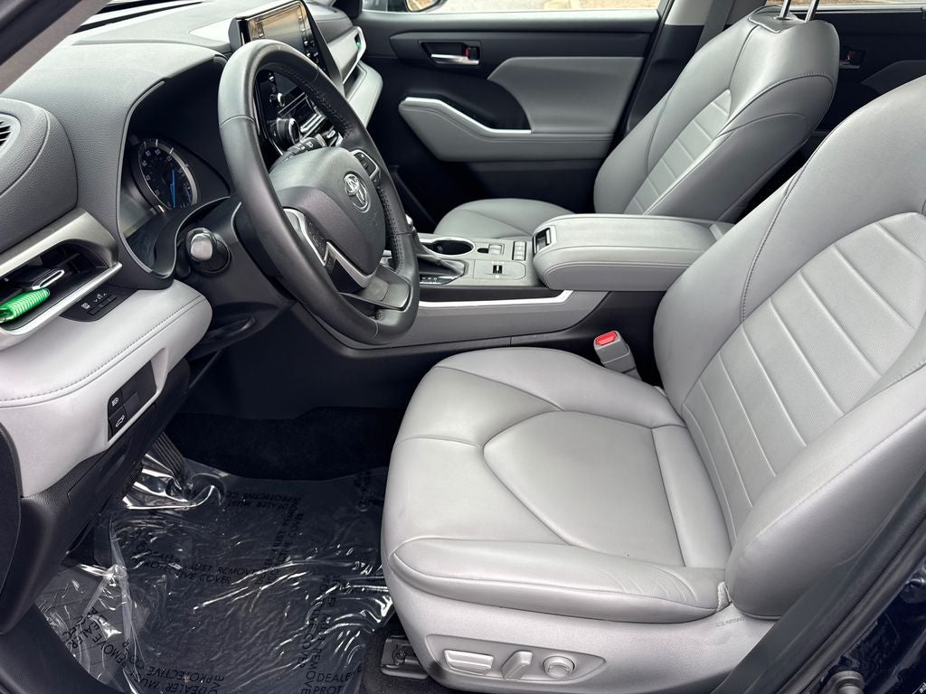 2022 Toyota Highlander Hybrid XLE