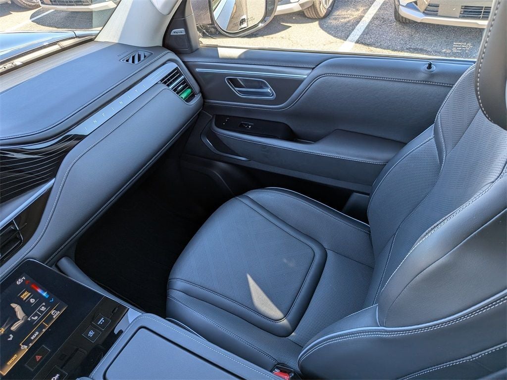 2025 INFINITI QX80 LUXE