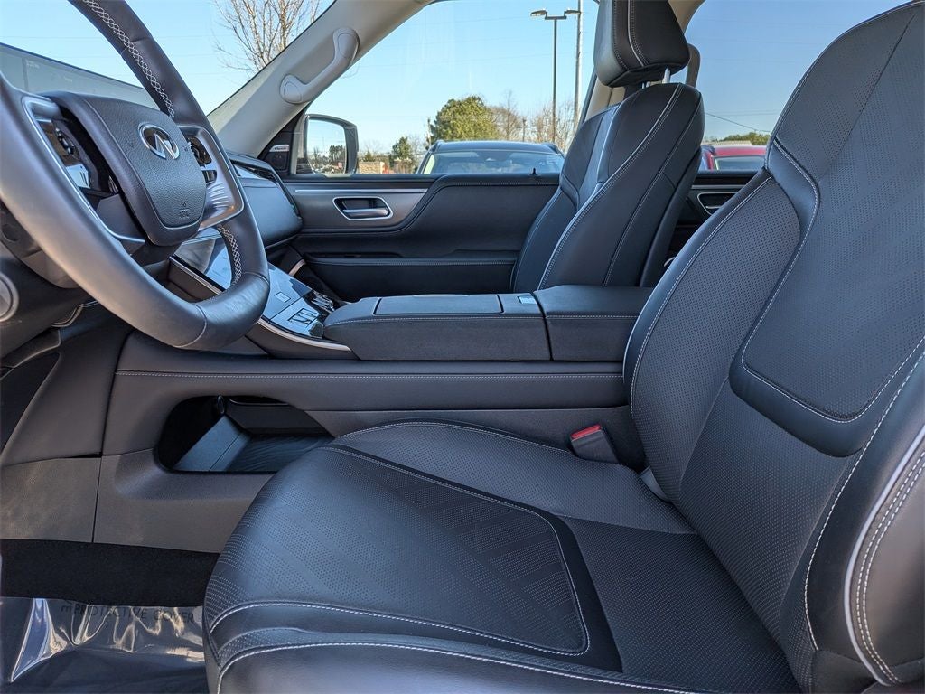 2025 INFINITI QX80 LUXE