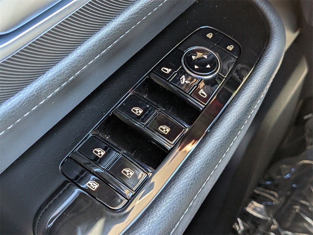 2025 INFINITI QX80 LUXE