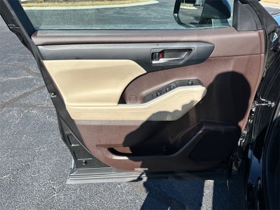 2021 Toyota Highlander Hybrid XLE