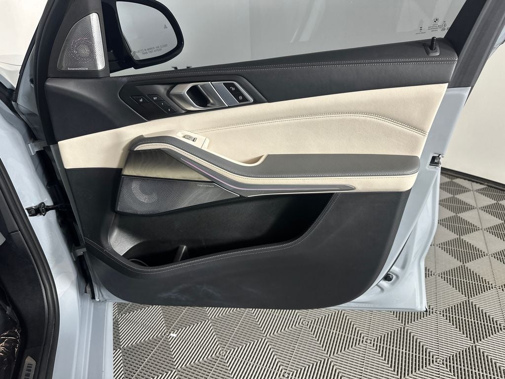 2024 BMW X7 M60i