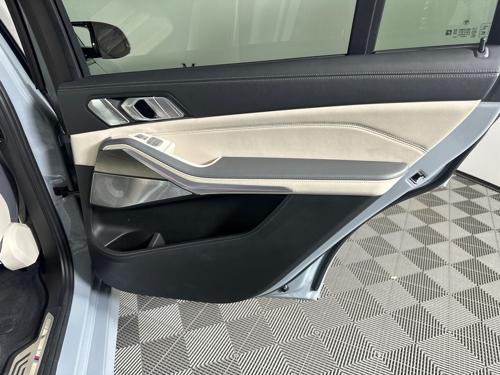 2024 BMW X7 M60i