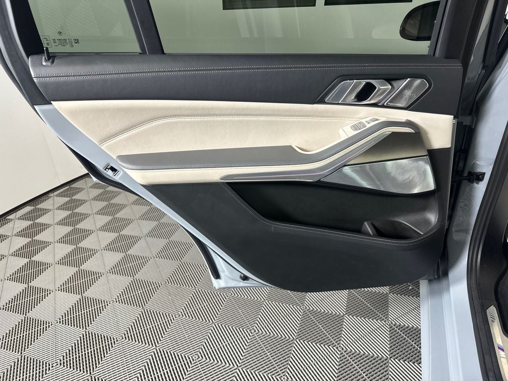 2024 BMW X7 M60i