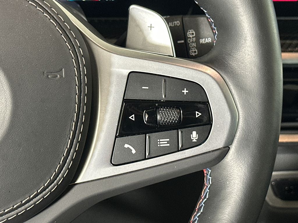 2025 BMW X7 M60i