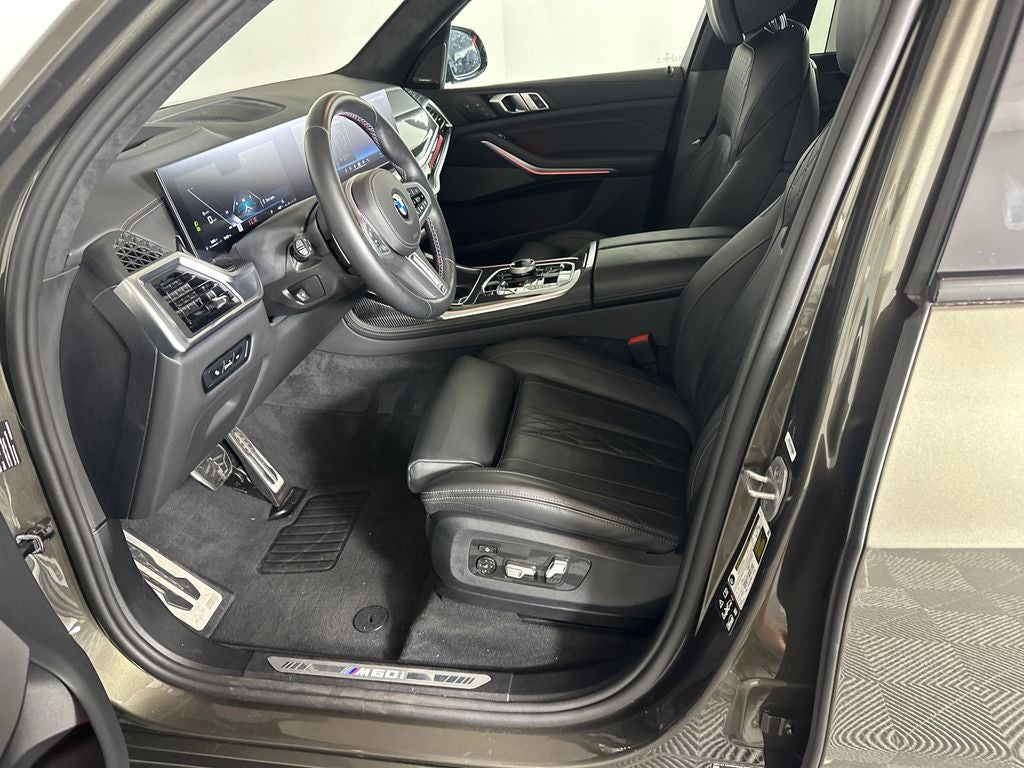 2025 BMW X7 M60i