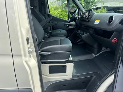 2026 Mercedes-Benz Sprinter 2500 Crew 144 WB