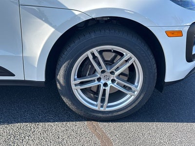 2022 Porsche Macan Base