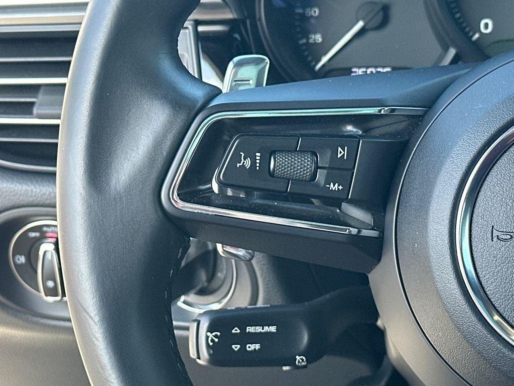 2022 Porsche Macan Base