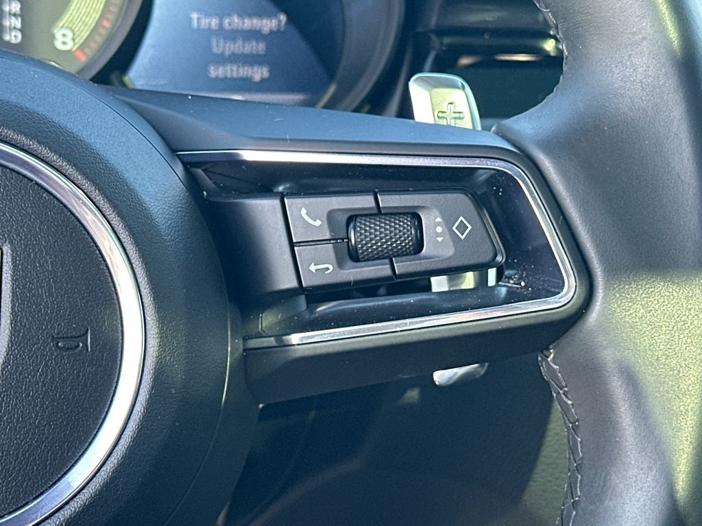 2022 Porsche Macan Base