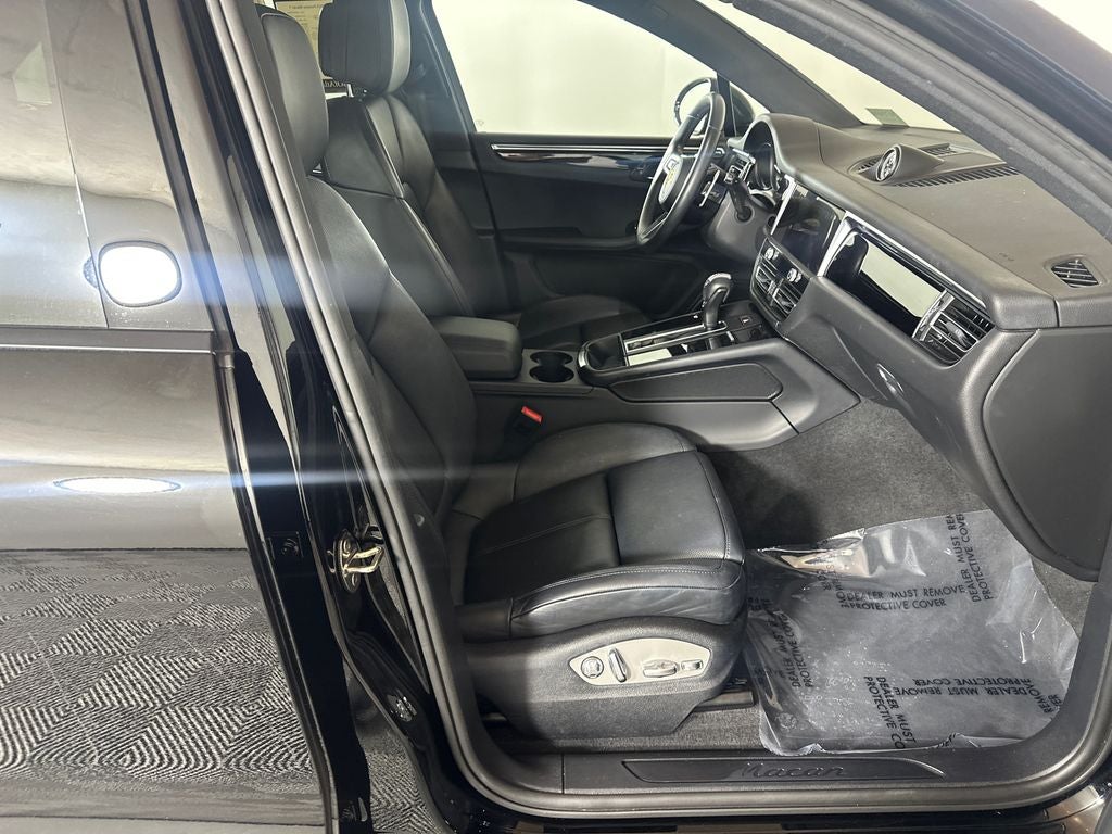2023 Porsche Macan T