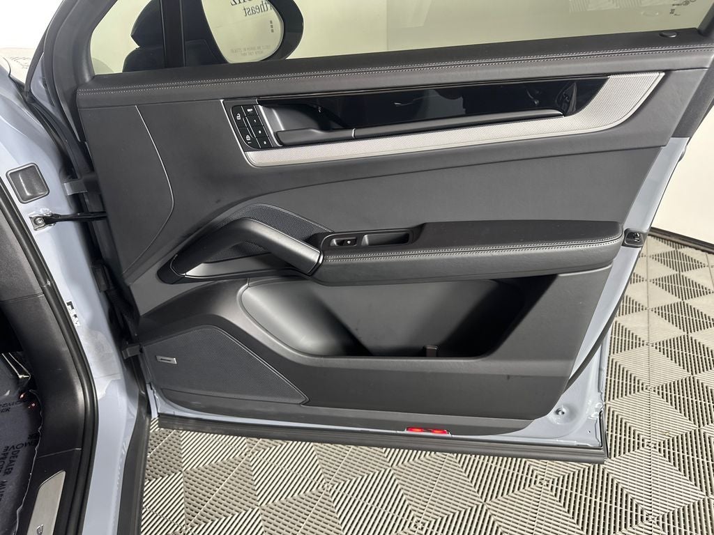 2025 Porsche Cayenne Coupe Base