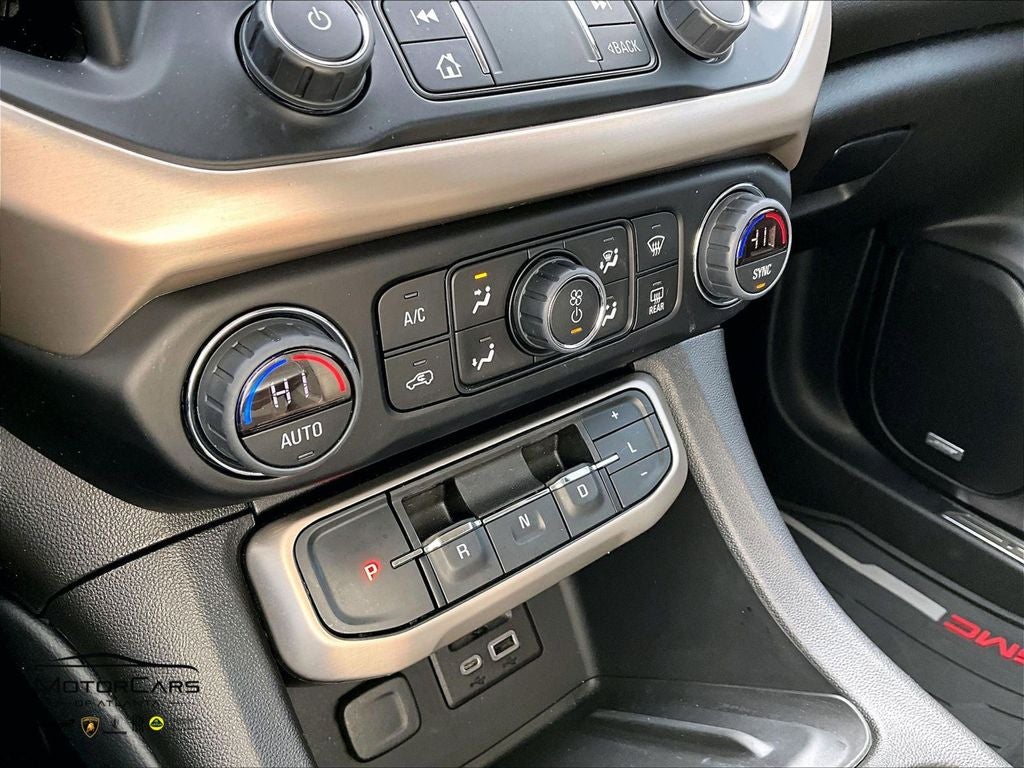 2023 GMC Acadia Denali ...AWD!!!