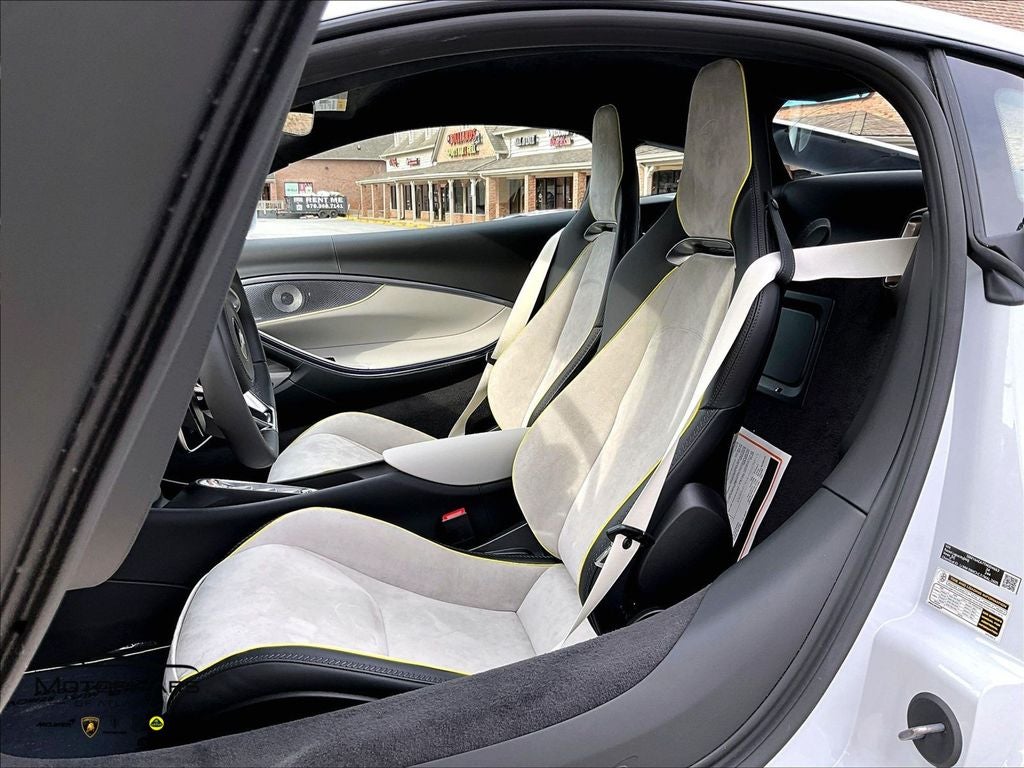 2026 McLaren Artura Base