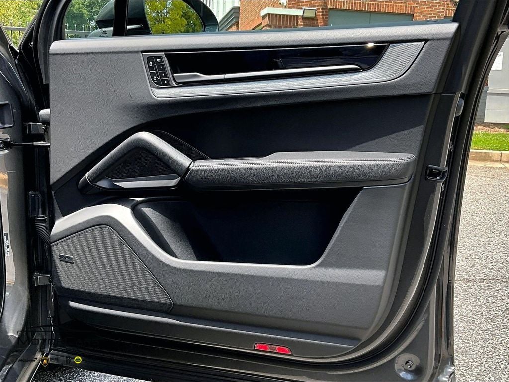 2026 Porsche Cayenne ...Premium Package Plus!!