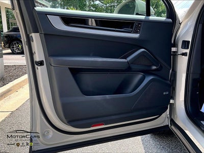 2026 Porsche Cayenne ...Premium Package!!!