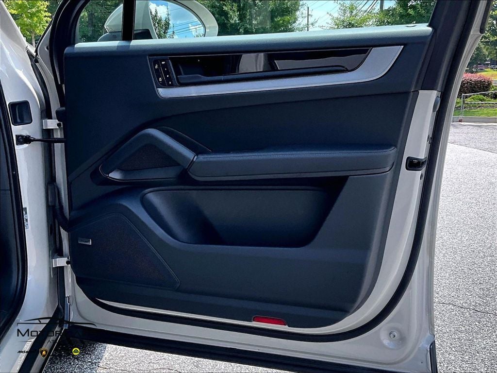 2026 Porsche Cayenne ...Premium Package!!!