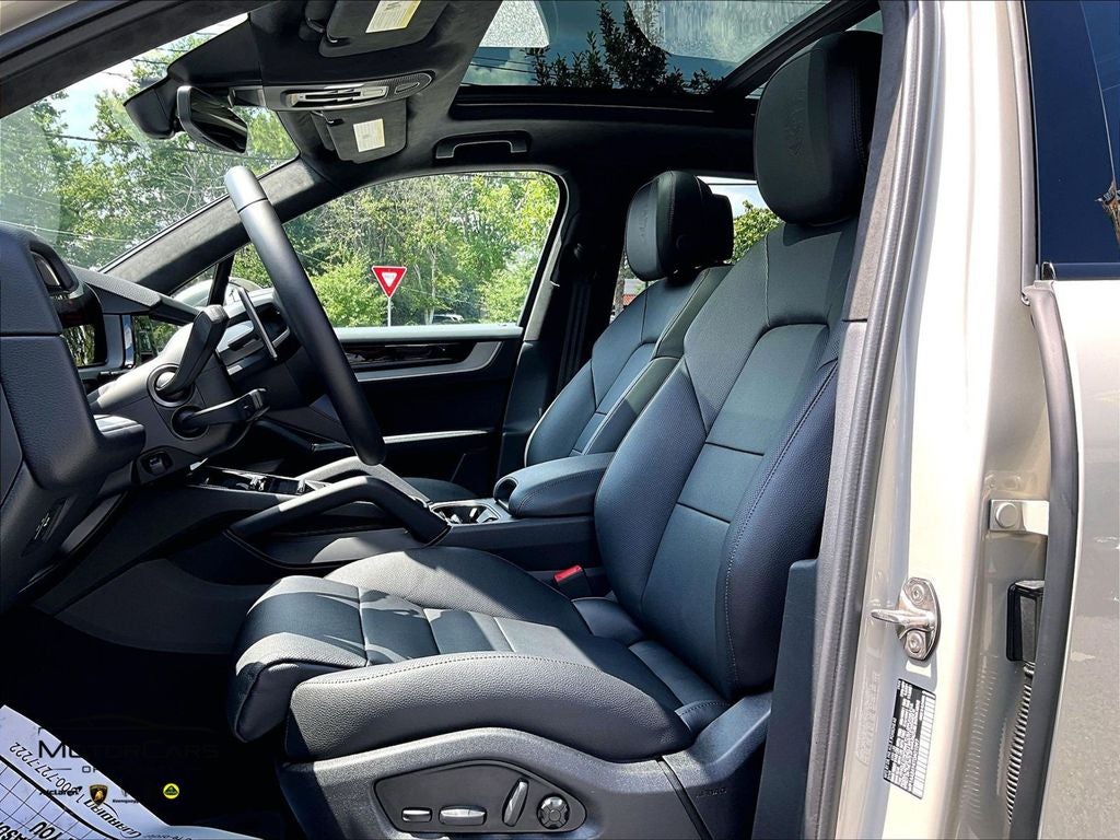 2026 Porsche Cayenne ...Premium Package!!!