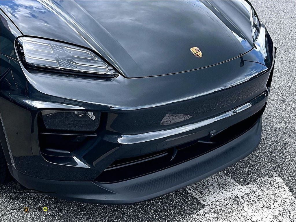 2026 Porsche Macan Electric ...RS Spyder Wheel Design!!