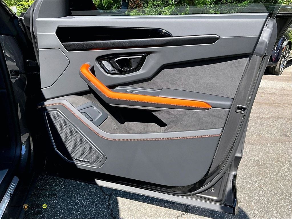 2025 Lamborghini Urus SE