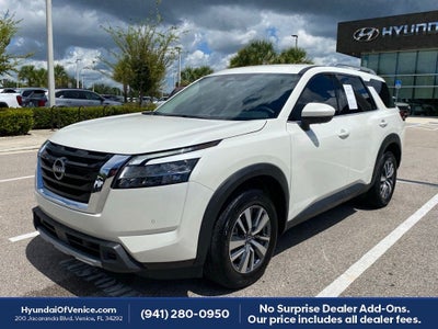 2024 Nissan Pathfinder SL