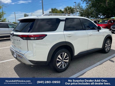 2024 Nissan Pathfinder SL
