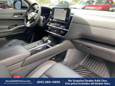 2024 Nissan Pathfinder SL