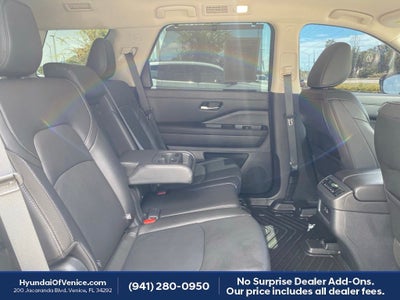 2024 Nissan Pathfinder SL