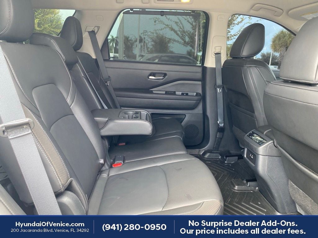 2024 Nissan Pathfinder SL