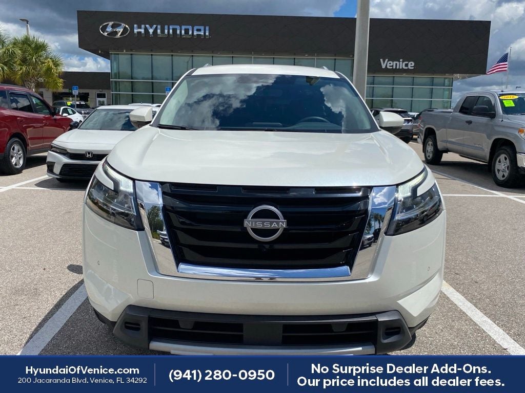 2024 Nissan Pathfinder SL
