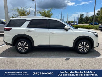2024 Nissan Pathfinder SL