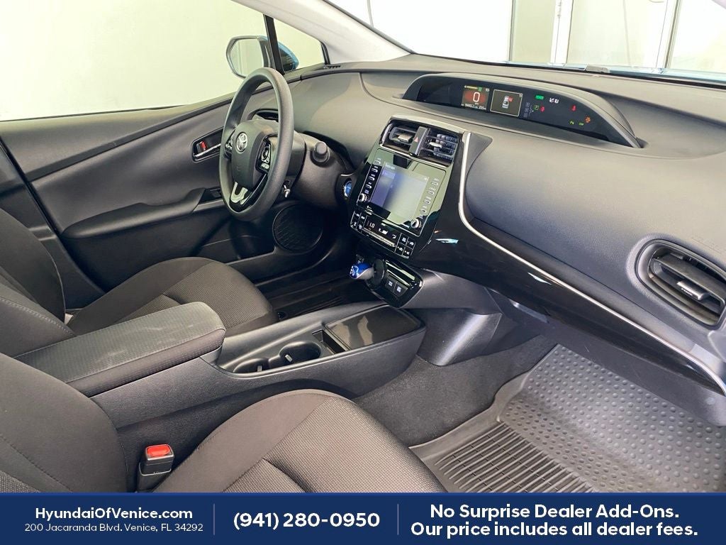 2022 Toyota Prius LE
