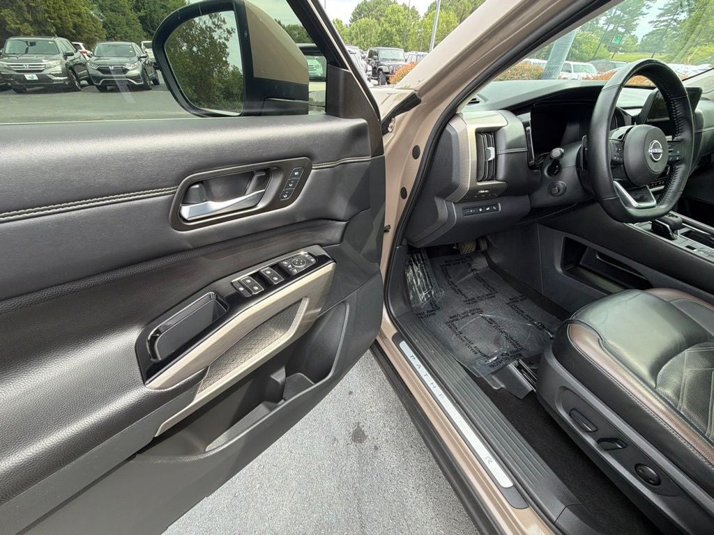 2023 Nissan Pathfinder Platinum