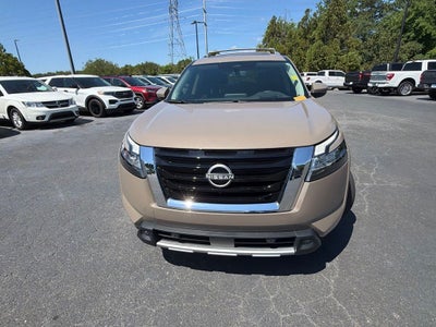 2023 Nissan Pathfinder Platinum