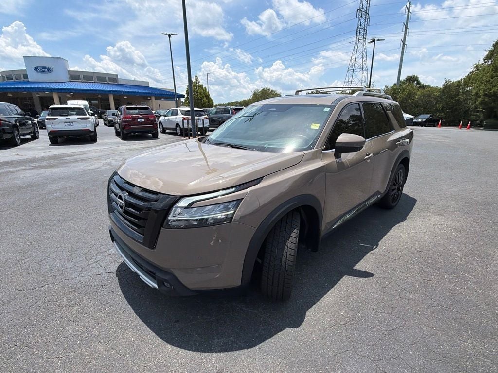 2023 Nissan Pathfinder Platinum
