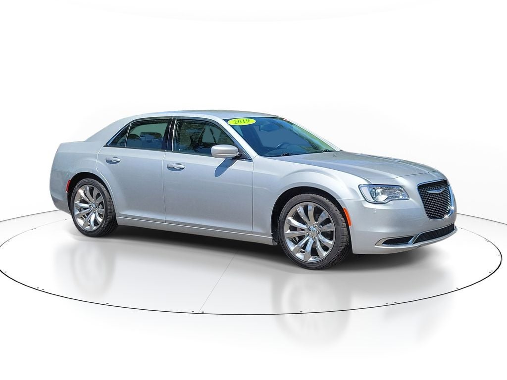 2019 Chrysler 300 Touring L