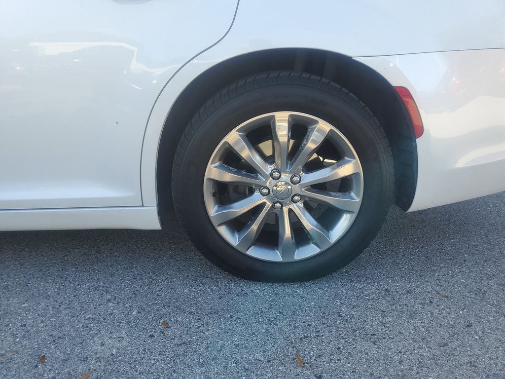 2016 Chrysler 300 Limited