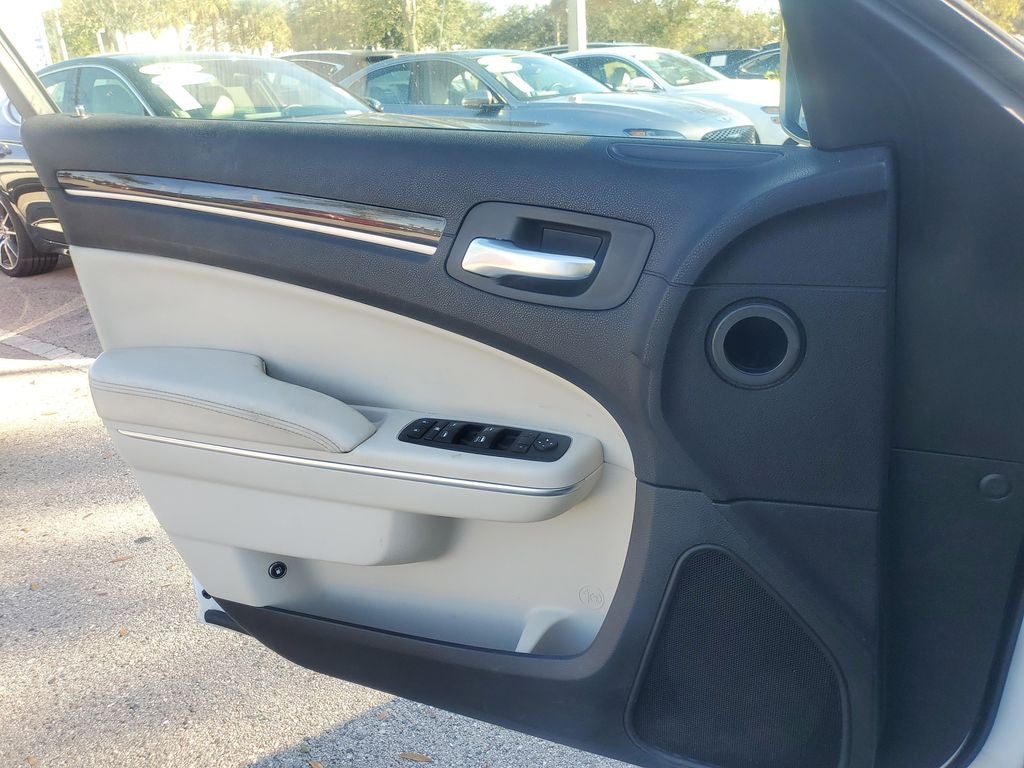 2016 Chrysler 300 Limited