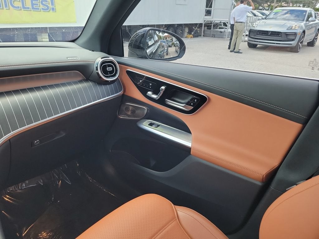 2023 Mercedes-Benz GLC 300