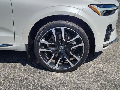 2023 Volvo XC60 Ultimate Bright Theme