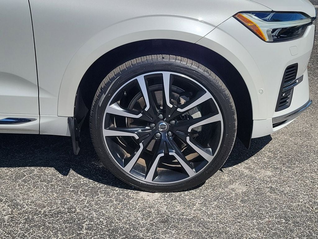 2023 Volvo XC60 Ultimate Bright Theme