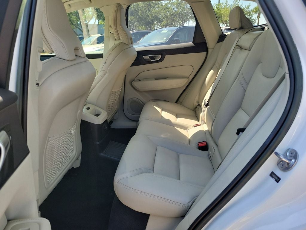 2023 Volvo XC60 Ultimate Bright Theme