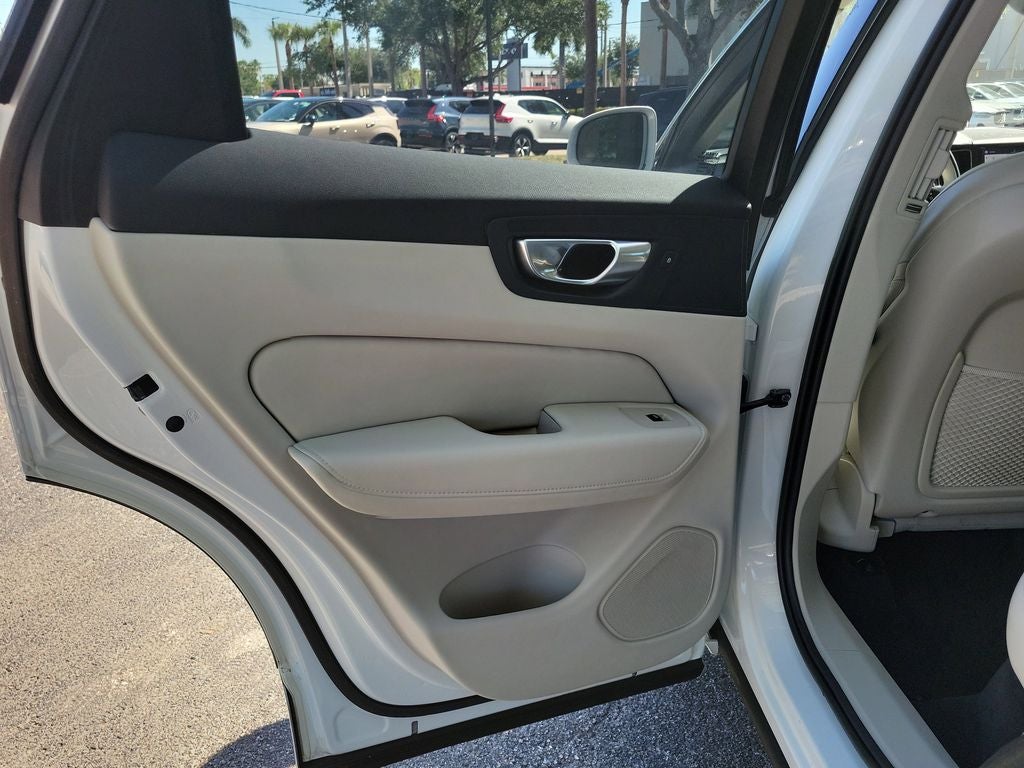 2023 Volvo XC60 Ultimate Bright Theme