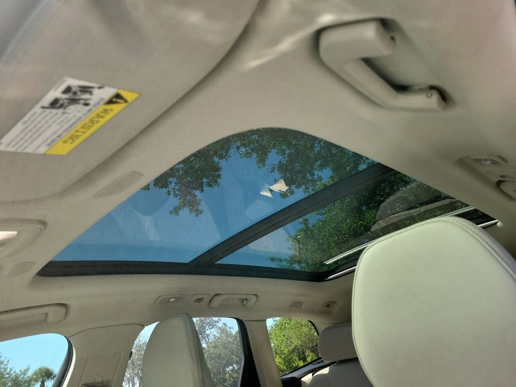 2023 Volvo XC60 Ultimate Bright Theme