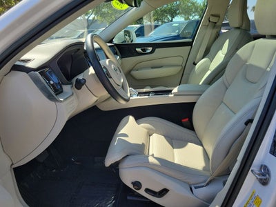 2023 Volvo XC60 Ultimate Bright Theme