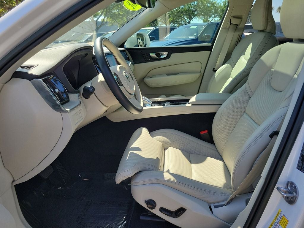 2023 Volvo XC60 Ultimate Bright Theme